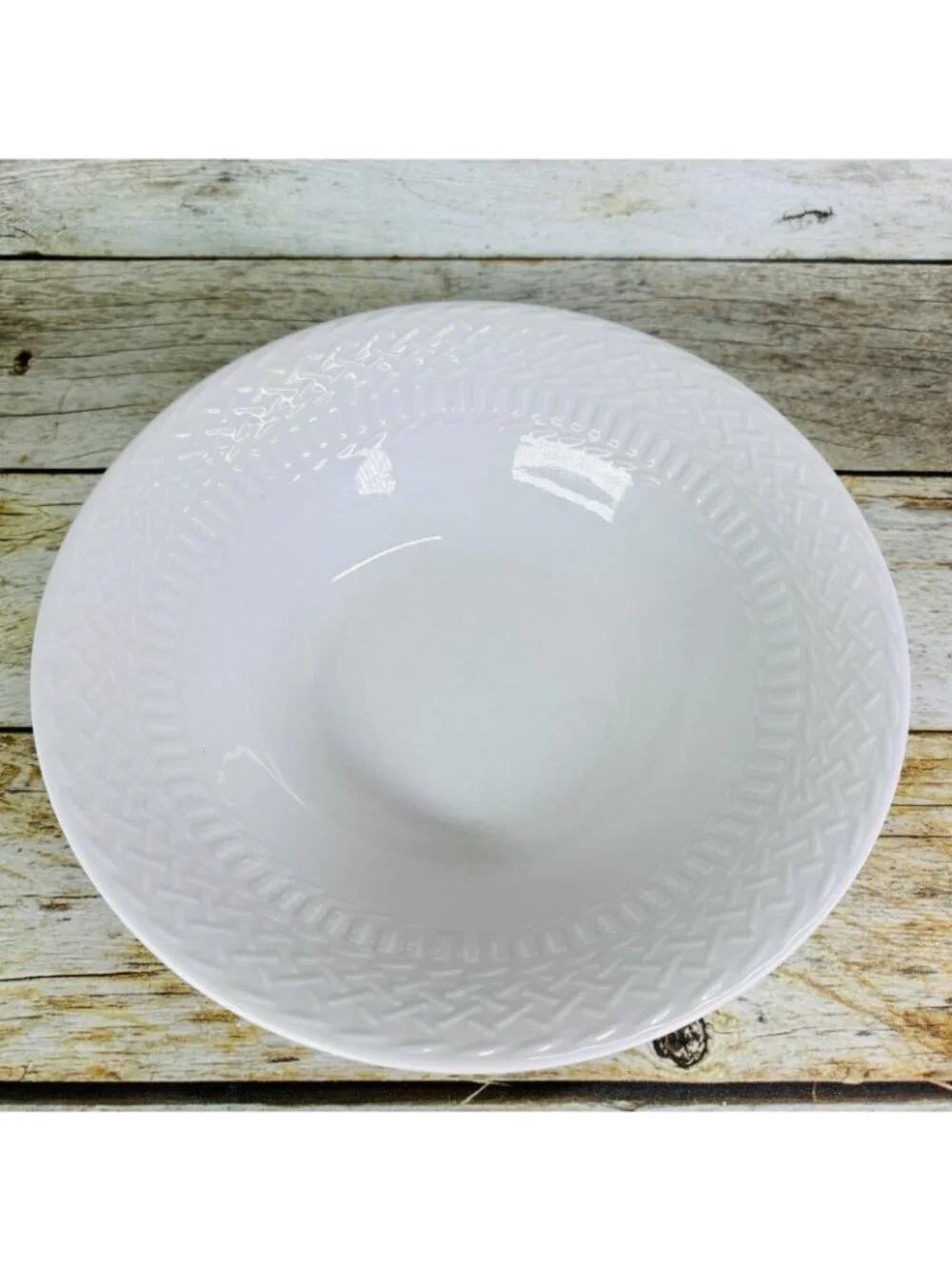 Livingquarters LIQ10 White Embossed Basketweave Lines 9
